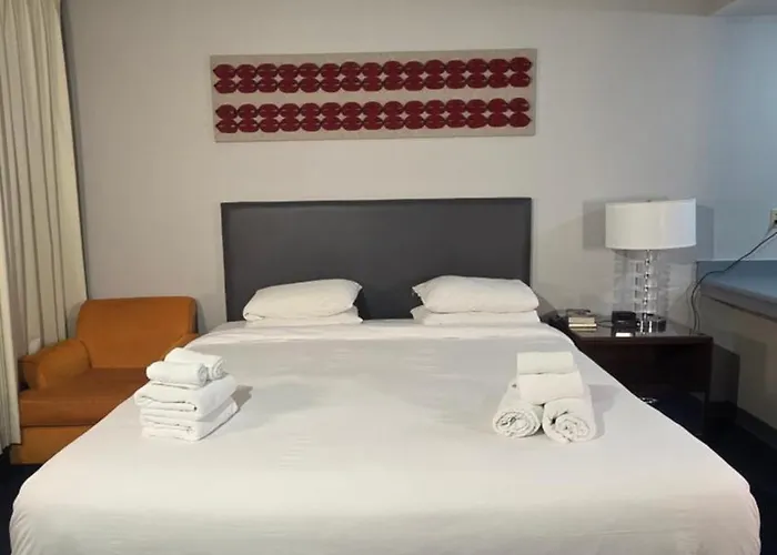 Illini & Hotel 3*